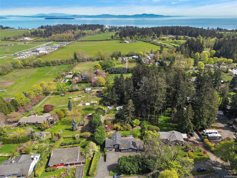 5675 Wellsview Road, Saanich BC