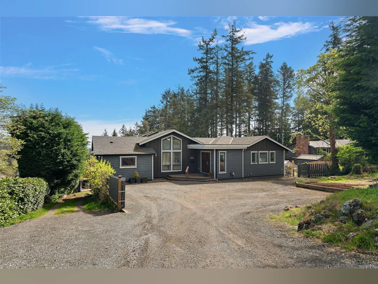 5675 Wellsview Road, Saanich, BC, V8Y 1V4 - 2