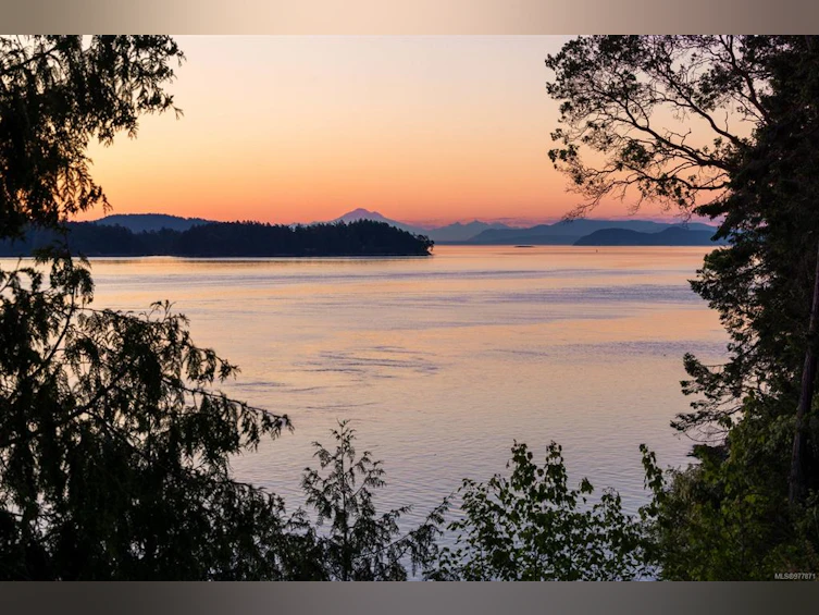 1677 Lands End Road, North Saanich, BC, V8L 5L5 - 2