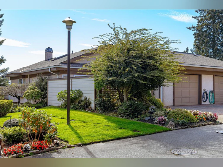 6-901 Kentwood Lane, Saanich, BC, V8Y 2Y5 - 3