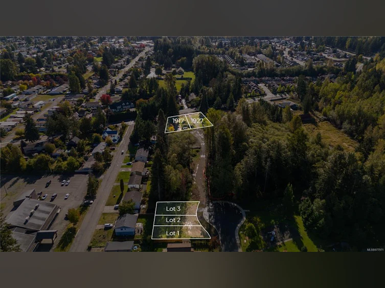 1927 Cumberland Road, Courtenay, BC - 2