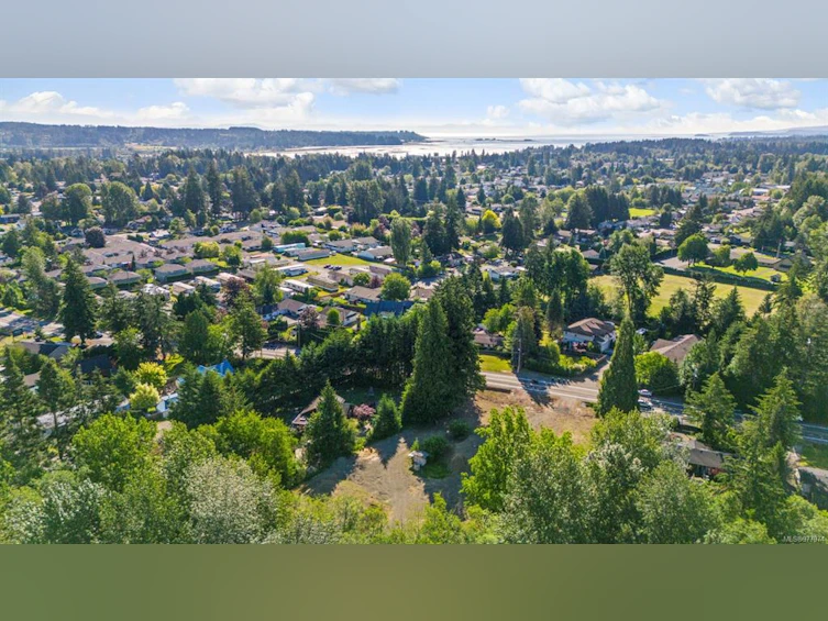 1917 Cumberland Road, Courtenay, BC - 9