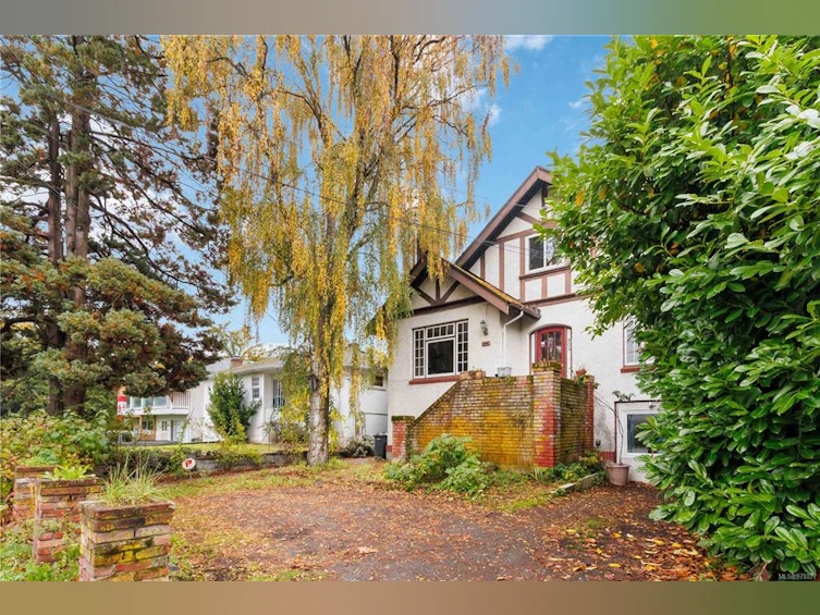 209 E Burnside Road, Victoria, BC, V9A 1A4 - 2