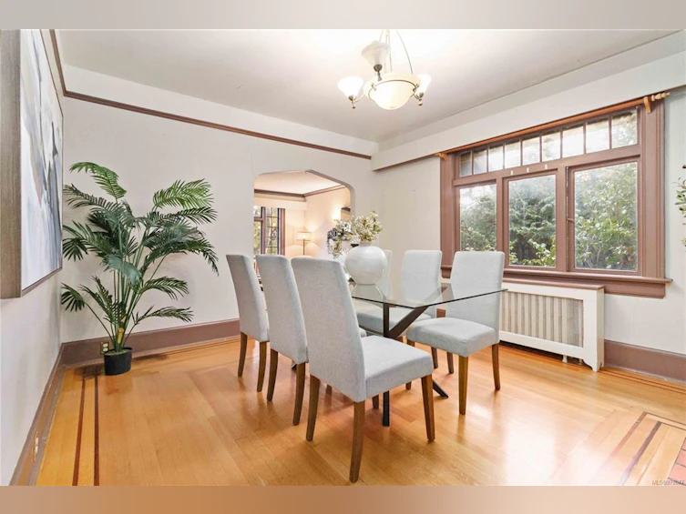 209 E Burnside Road, Victoria, BC, V9A 1A4 - 10