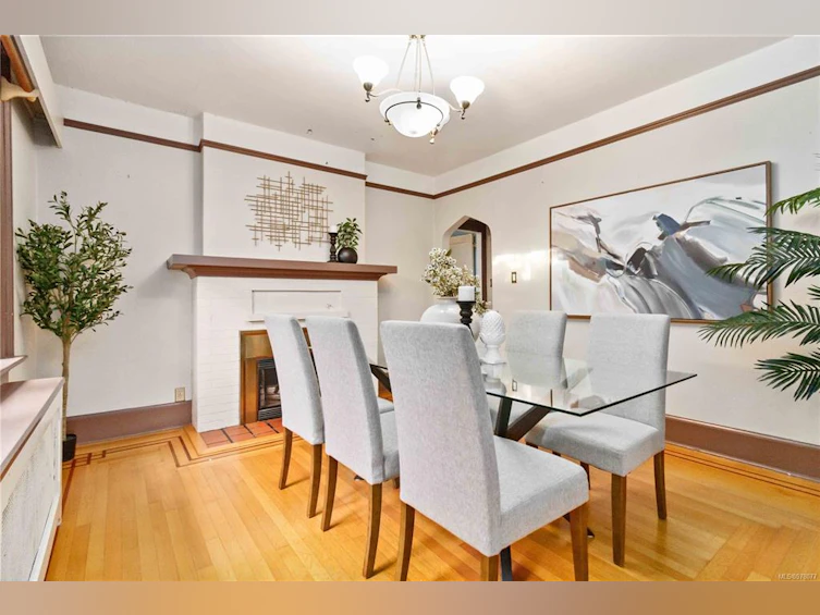 209 E Burnside Road, Victoria, BC, V9A 1A4 - 11