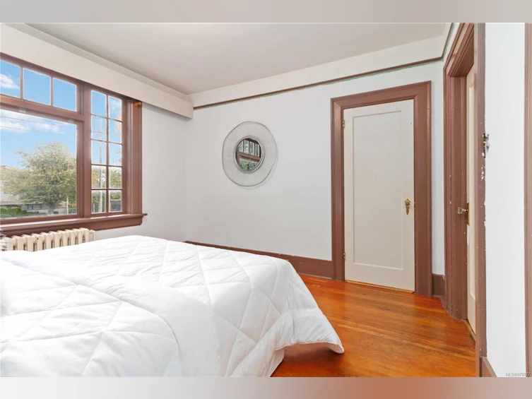 209 E Burnside Road, Victoria, BC, V9A 1A4 - 20