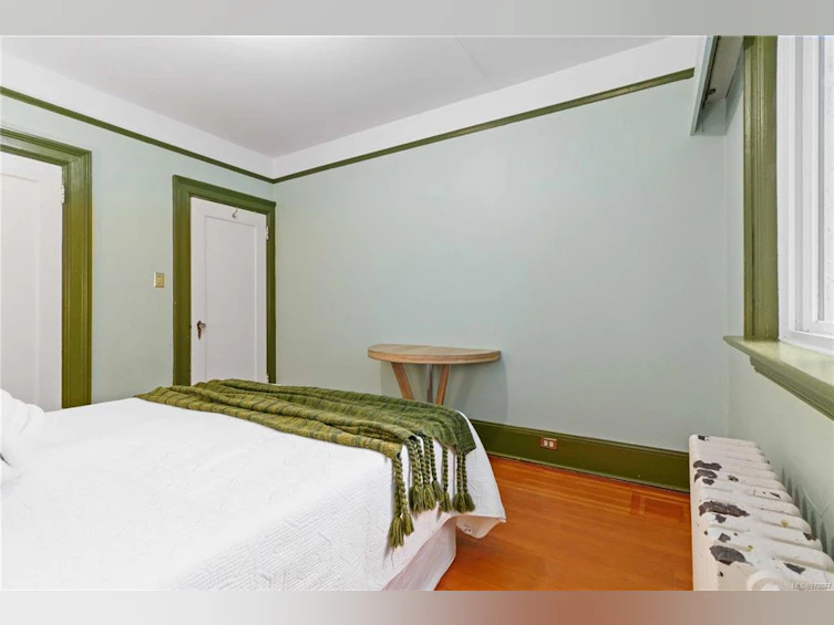 209 E Burnside Road, Victoria, BC, V9A 1A4 - 23