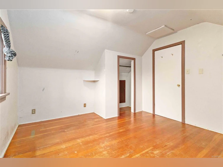 209 E Burnside Road, Victoria, BC, V9A 1A4 - 26