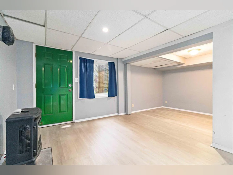 209 E Burnside Road, Victoria, BC, V9A 1A4 - 34