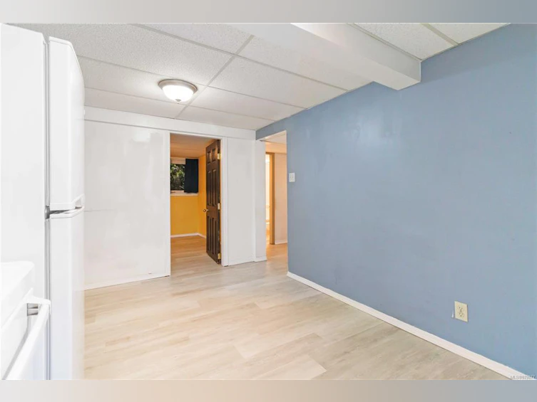 209 E Burnside Road, Victoria, BC, V9A 1A4 - 38