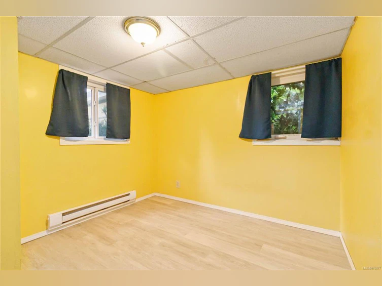 209 E Burnside Road, Victoria, BC, V9A 1A4 - 39