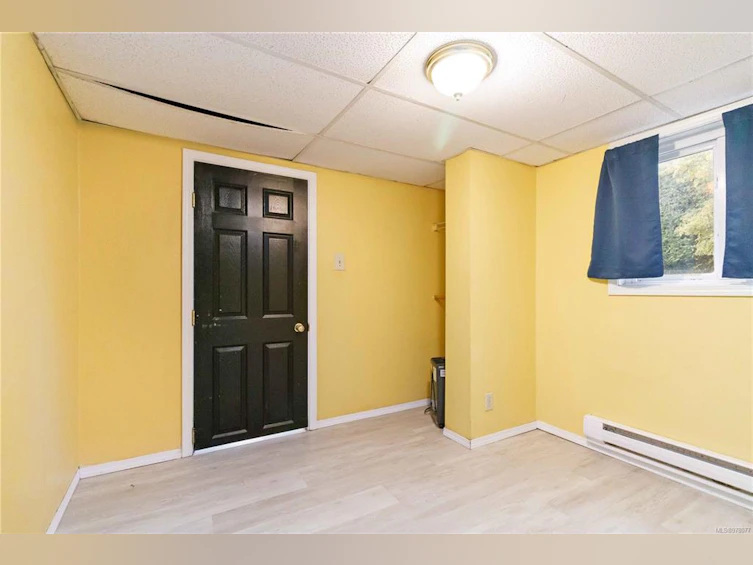 209 E Burnside Road, Victoria, BC, V9A 1A4 - 40