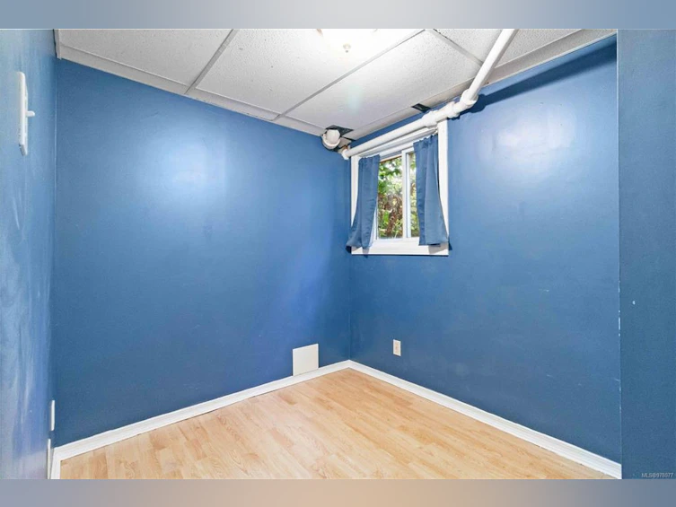 209 E Burnside Road, Victoria, BC, V9A 1A4 - 42