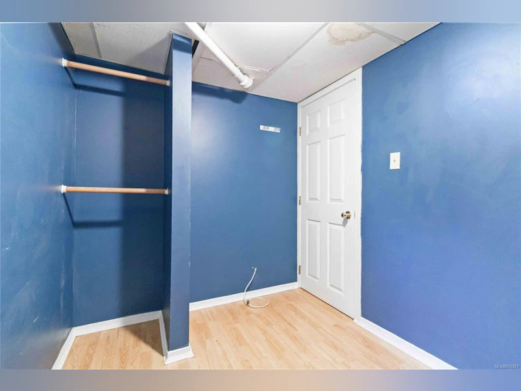 209 E Burnside Road, Victoria, BC, V9A 1A4 - 43