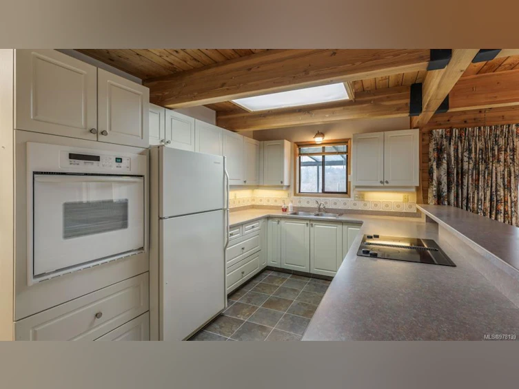 1010 Surfside Drive, Qualicum Beach, BC, V9K 2B6 - 25