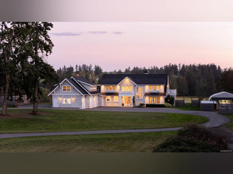 1527 Mount Newton Cross Road, Central Saanich, BC, V8M 1L1