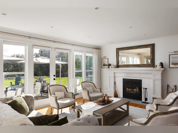 1527 Mount Newton Cross Road, Central Saanich, BC, V8M 1L1 - 5