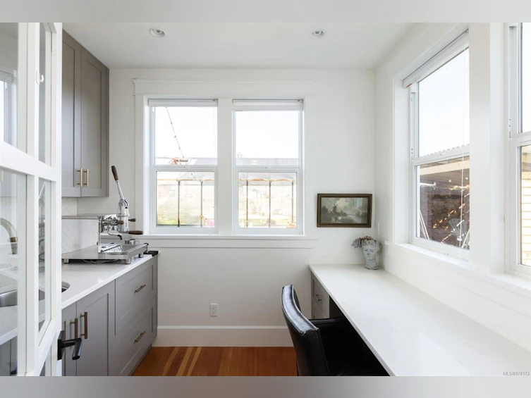 1527 Mount Newton Cross Road, Central Saanich, BC, V8M 1L1 - 12