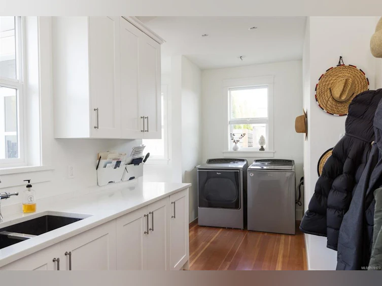 1527 Mount Newton Cross Road, Central Saanich, BC, V8M 1L1 - 14