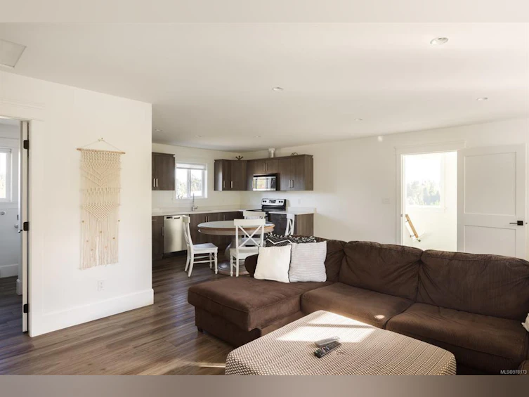 1527 Mount Newton Cross Road, Central Saanich, BC, V8M 1L1 - 31