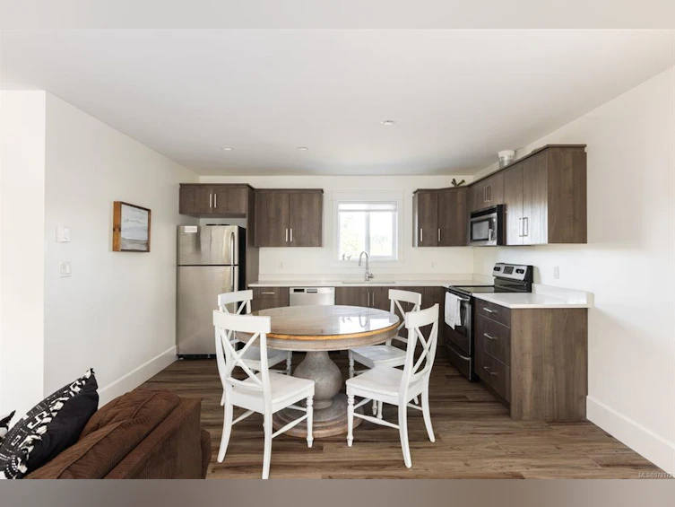 1527 Mount Newton Cross Road, Central Saanich, BC, V8M 1L1 - 32