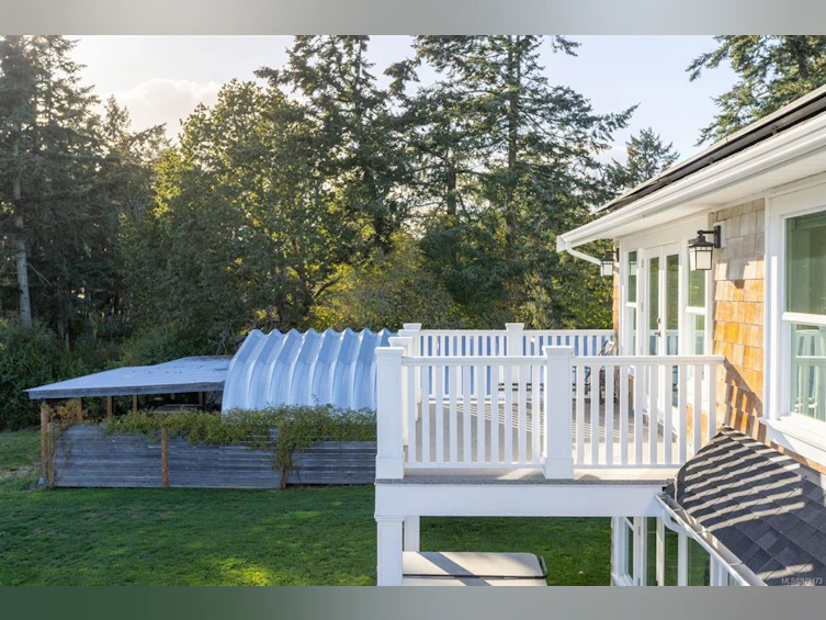 1527 Mount Newton Cross Road, Central Saanich, BC, V8M 1L1 - 39