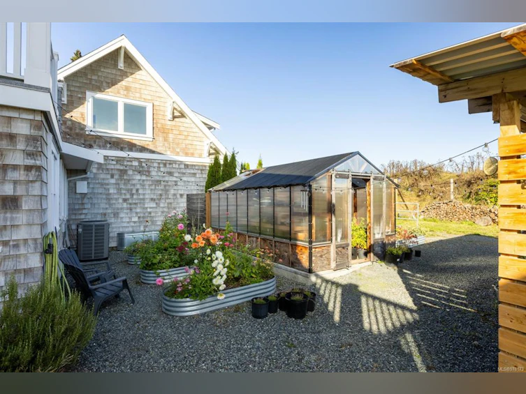 1527 Mount Newton Cross Road, Central Saanich, BC, V8M 1L1 - 42