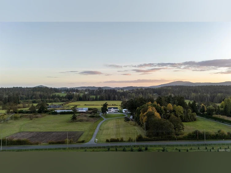 1527 Mount Newton Cross Road, Central Saanich, BC, V8M 1L1 - 44