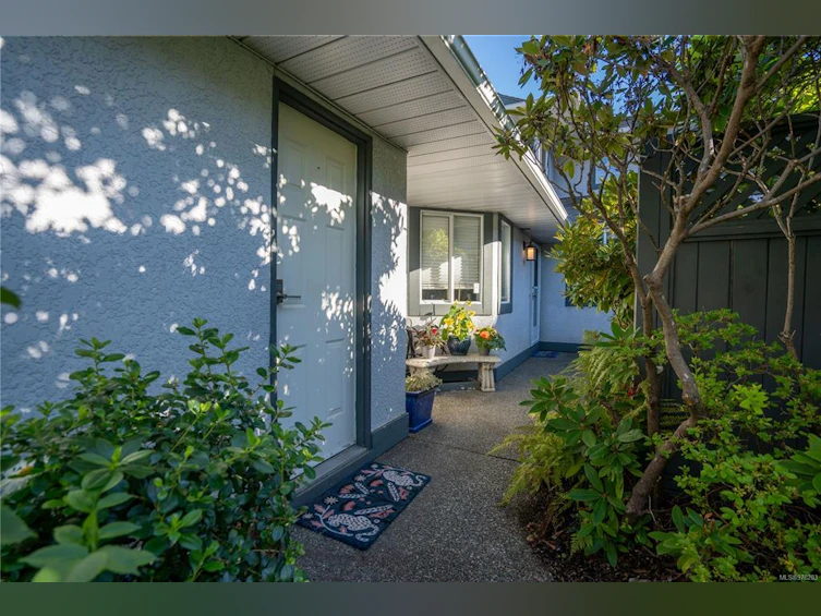 15-5110 Cordova Bay Road, Saanich, BC, V8Y 2K5 - 5