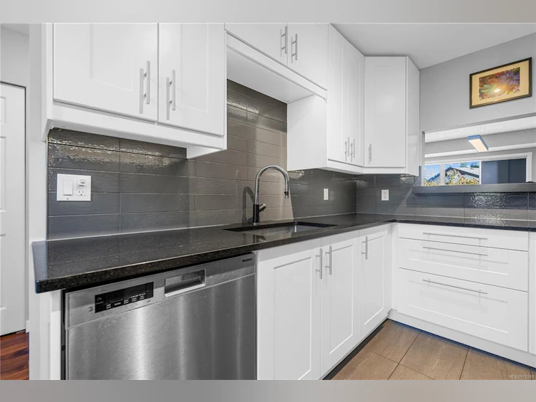 15-5110 Cordova Bay Road, Saanich, BC, V8Y 2K5 - 11