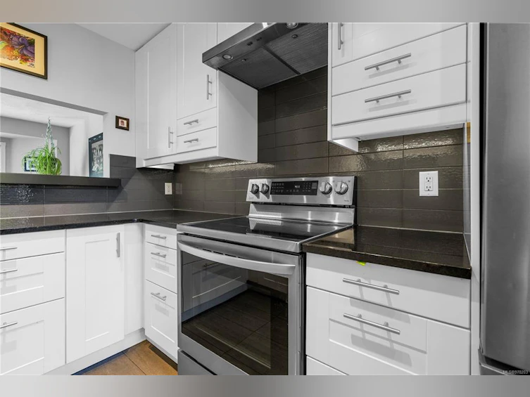 15-5110 Cordova Bay Road, Saanich, BC, V8Y 2K5 - 12
