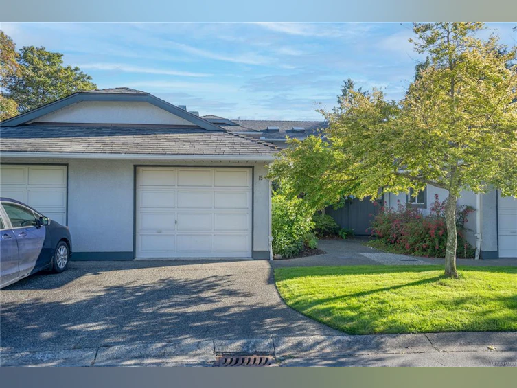 15-5110 Cordova Bay Road, Saanich, BC, V8Y 2K5 - 3