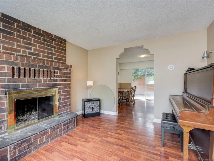 4036 Magdelin Street, Saanich, BC, V8N 3M7 - 5