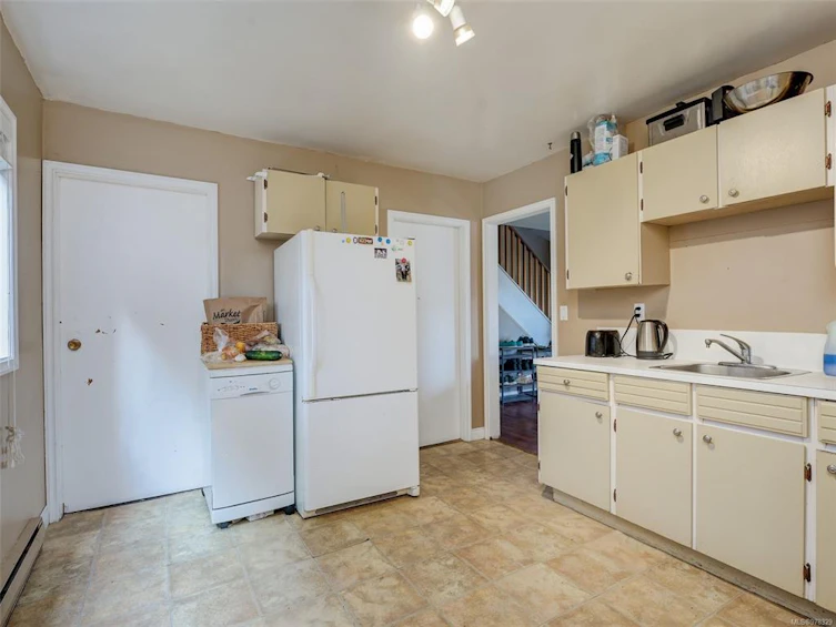 4036 Magdelin Street, Saanich, BC, V8N 3M7 - 8