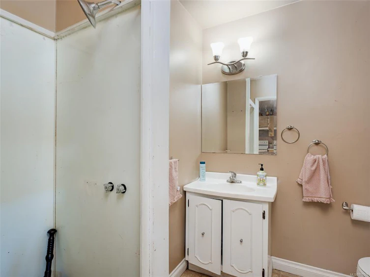 4036 Magdelin Street, Saanich, BC, V8N 3M7 - 14