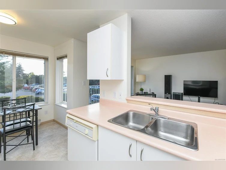 203C-698 Aspen Road, Comox, BC, V9M 3S9 - 5