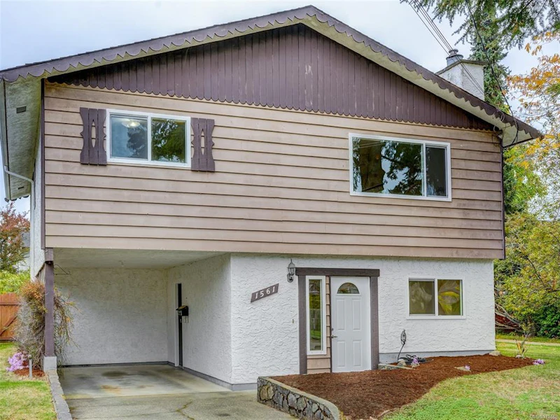 1561 Agnew Avenue, Saanich BC V8N 5N4