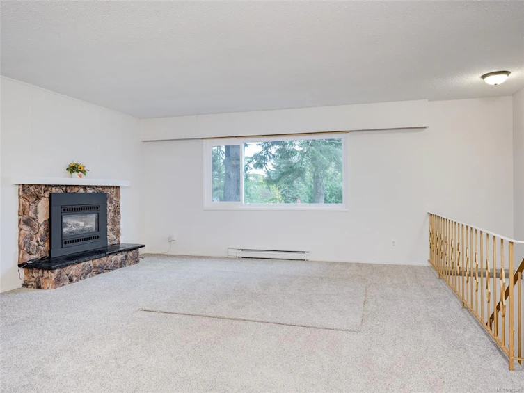 1561 Agnew Avenue, Saanich, BC, V8N 5N4 - 2
