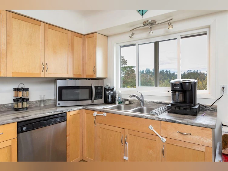 617 Sedger Road, Saanich, BC, V8Z 1R9 - 21