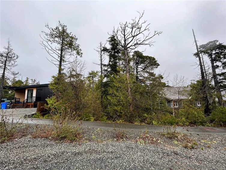 843 Lorne White Place, Ucluelet, BC, V0R 3A0 - 3