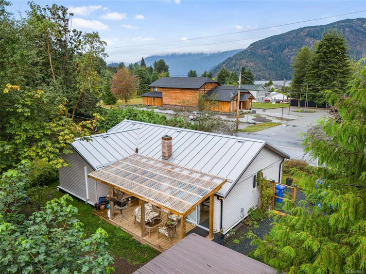 6830 First Street, Honeymoon Bay, BC, V0R 1Y0 - 2