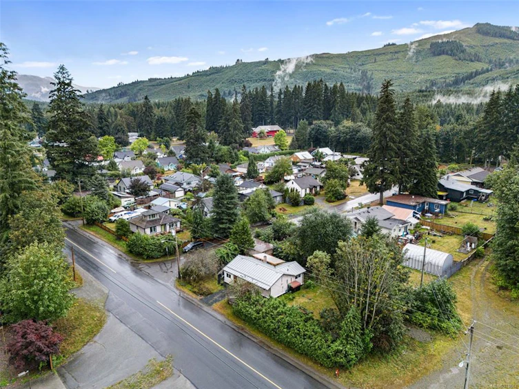 6830 First Street, Honeymoon Bay, BC, V0R 1Y0 - 9