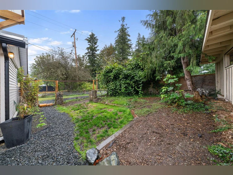 6830 First Street, Honeymoon Bay, BC, V0R 1Y0 - 41