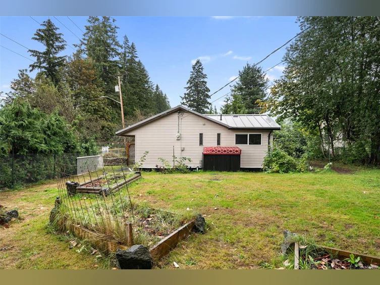 6830 First Street, Honeymoon Bay, BC, V0R 1Y0 - 42