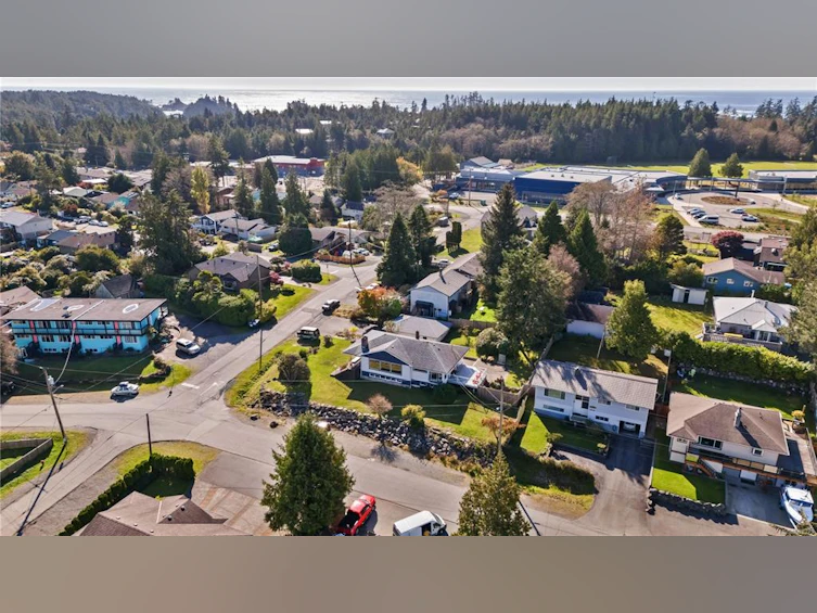 231 Otter Street, Ucluelet, BC, V0R 3A0 - 48