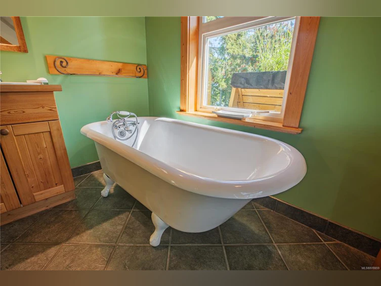 1252 Pacific Rim Highway, Tofino, BC, V0R 2Z0 - 28