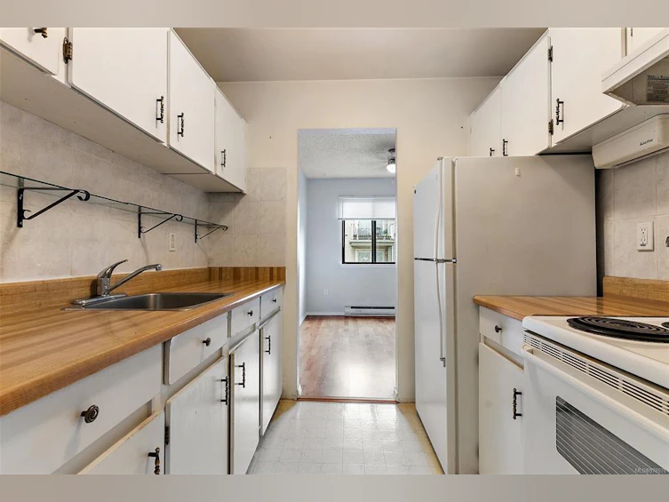 302-2610 Graham Street, Victoria, BC, V8T 3Y9 - 3