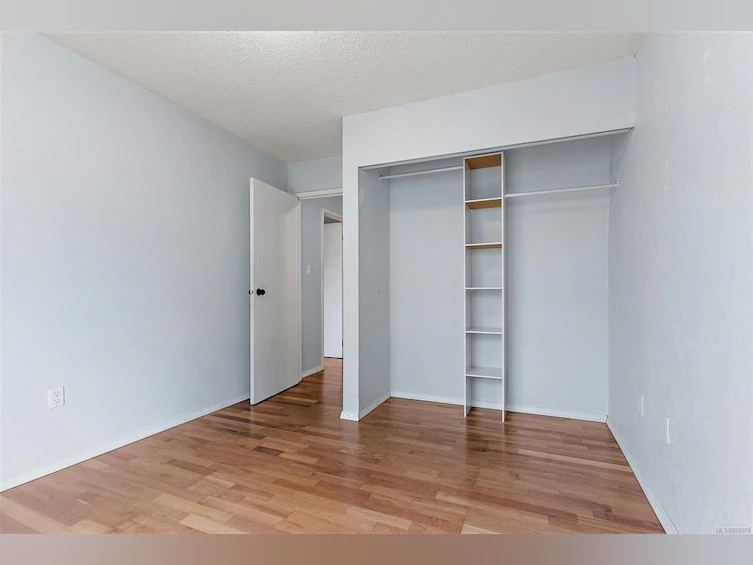 302-2610 Graham Street, Victoria, BC, V8T 3Y9 - 4