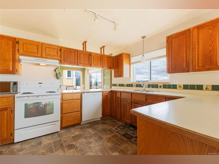 1081 S Island Highway, Campbell River, BC, V9W 1B4 - 13