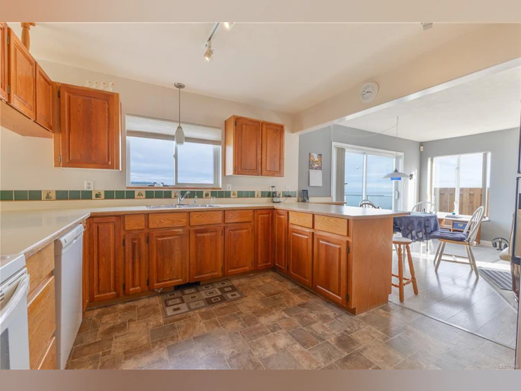 1081 S Island Highway, Campbell River, BC, V9W 1B4 - 18